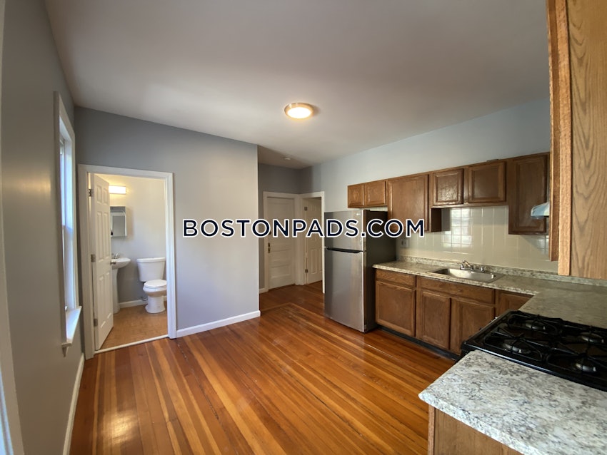 SOMERVILLE - WINTER HILL - 4 Beds, 2 Baths - Image 9