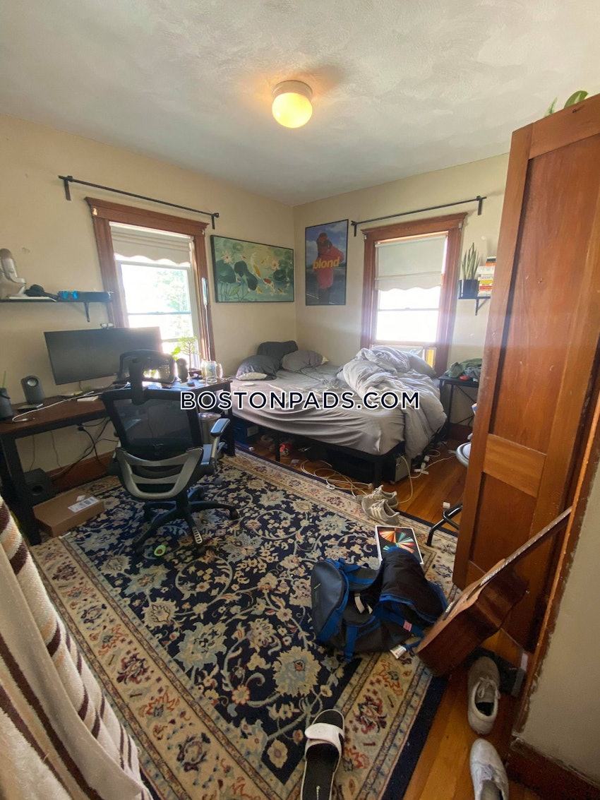 MEDFORD - TUFTS - 3 Beds, 1 Bath - Image 4