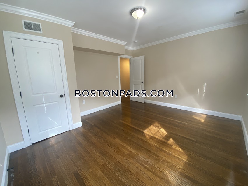 BOSTON - WEST ROXBURY - 4 Beds, 2 Baths - Image 4
