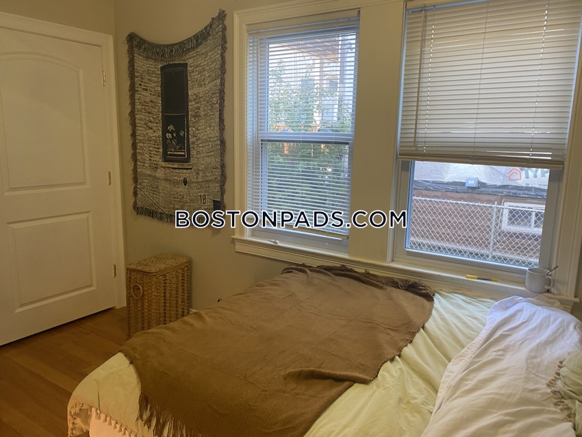 SOMERVILLE - TUFTS - 4 Beds, 2 Baths - Image 26