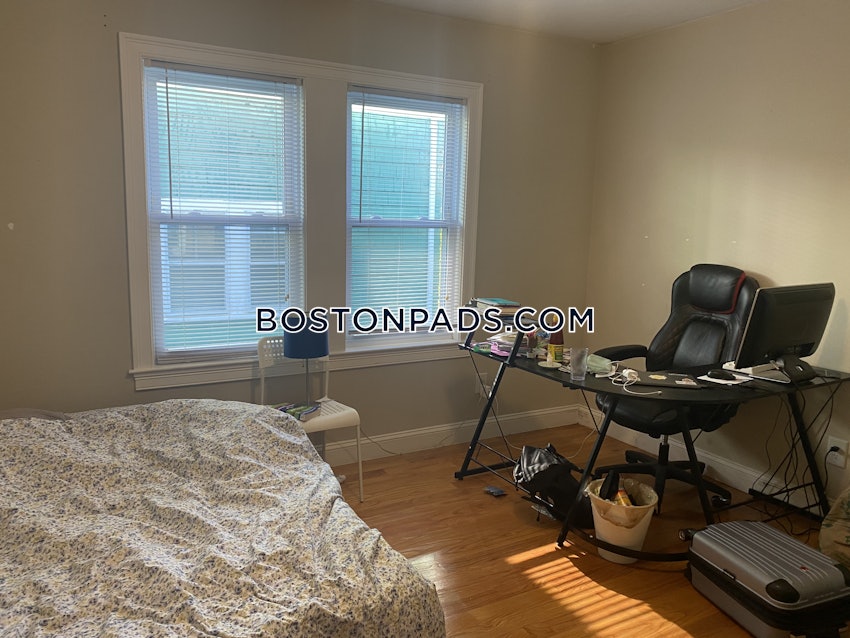 SOMERVILLE - TUFTS - 4 Beds, 2 Baths - Image 25