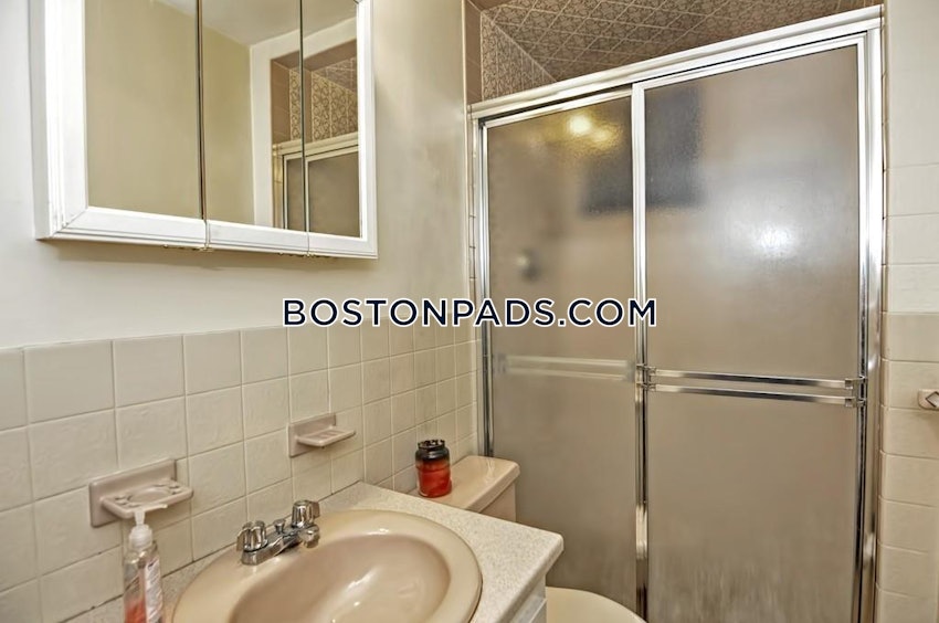 MEDFORD - TUFTS - 3 Beds, 1 Bath - Image 19