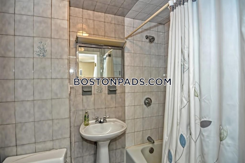 MEDFORD - TUFTS - 3 Beds, 1 Bath - Image 20