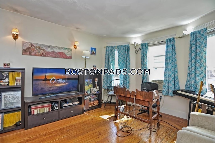 MEDFORD - TUFTS - 3 Beds, 1 Bath - Image 27