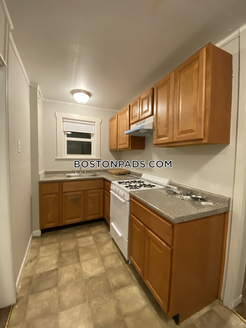 BOSTON - HYDE PARK - 1 Bed, 1 Bath - Image 4