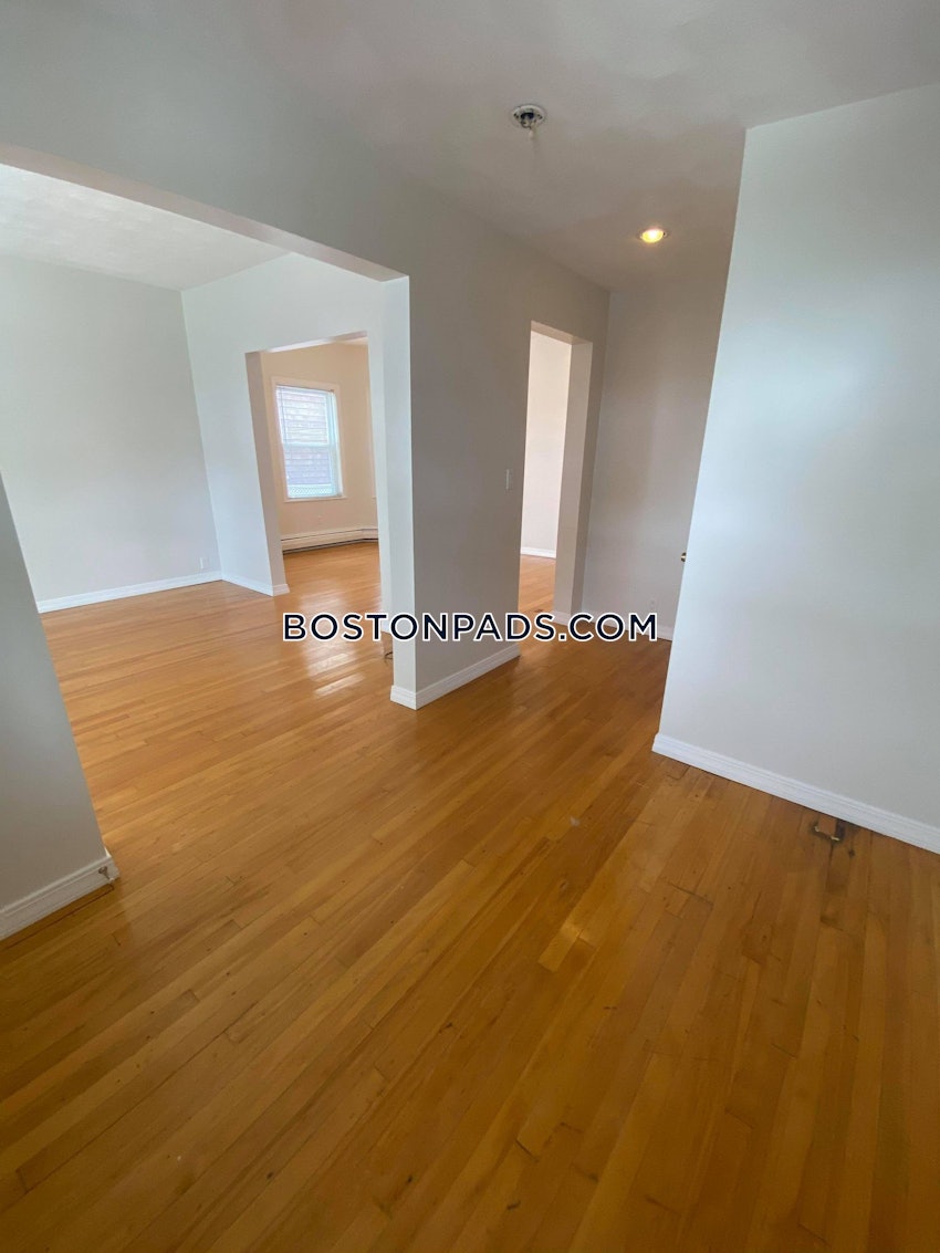 SOMERVILLE - TUFTS - 3 Beds, 1 Bath - Image 10