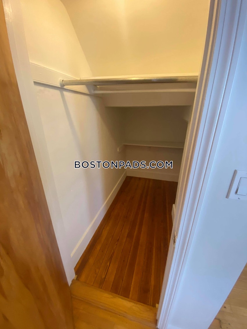 SOMERVILLE - TUFTS - 3 Beds, 1 Bath - Image 9