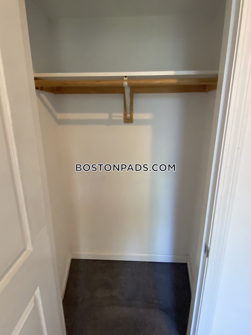 BOSTON - BRIGHTON - OAK SQUARE - 4 Beds, 1 Bath - Image 45