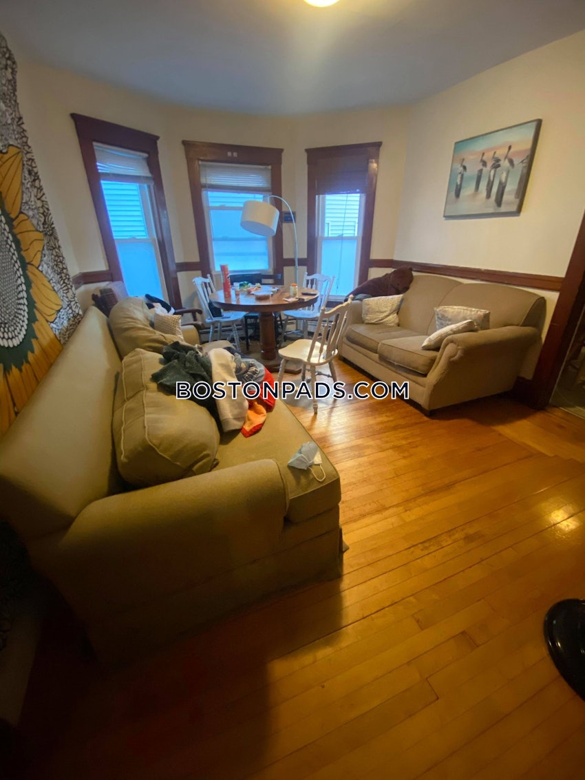 SOMERVILLE - DAVIS SQUARE - 4 Beds, 1 Bath - Image 10