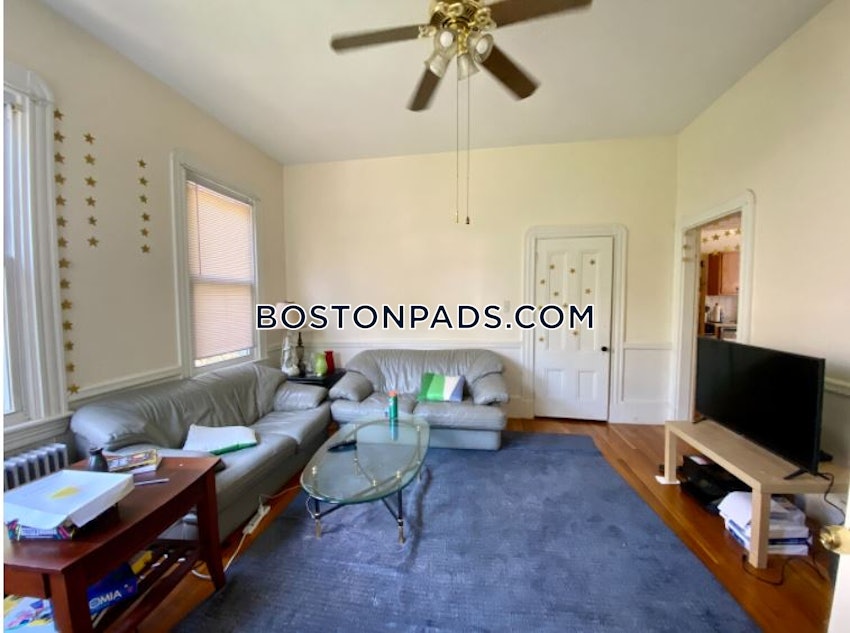 MEDFORD - TUFTS - 4 Beds, 1 Bath - Image 4