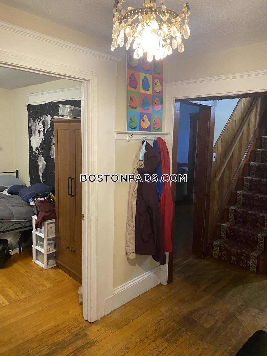 SOMERVILLE - TUFTS - 4 Beds, 1 Bath - Image 15