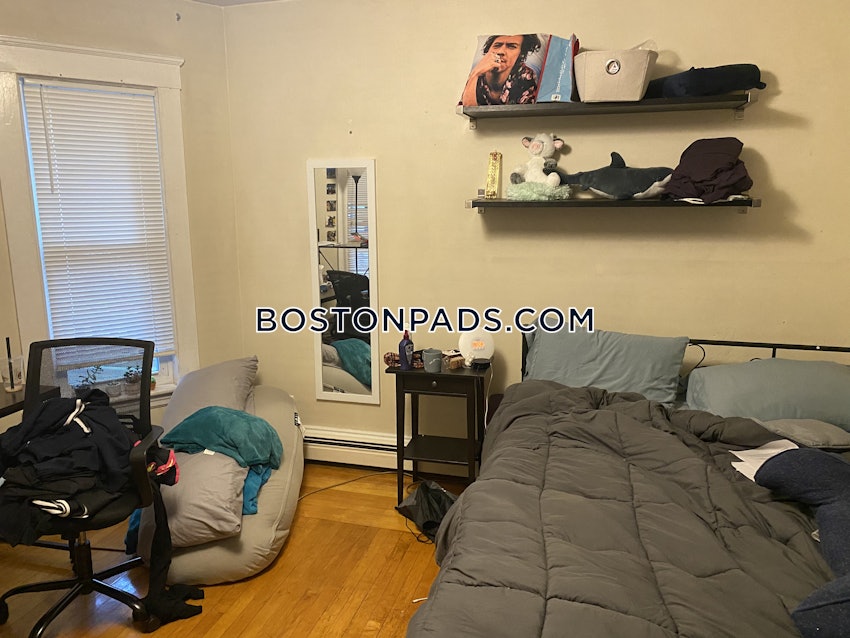 SOMERVILLE - TUFTS - 4 Beds, 1 Bath - Image 4