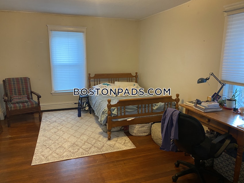 SOMERVILLE - TUFTS - 4 Beds, 1 Bath - Image 3