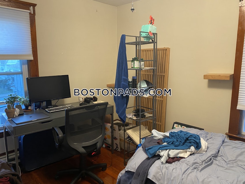 SOMERVILLE - TUFTS - 4 Beds, 1 Bath - Image 2