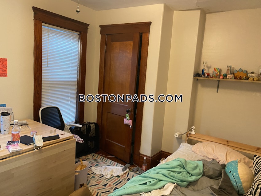 SOMERVILLE - TUFTS - 4 Beds, 1 Bath - Image 11