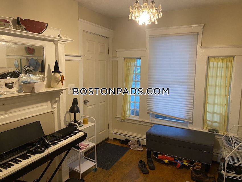 SOMERVILLE - TUFTS - 4 Beds, 1 Bath - Image 10