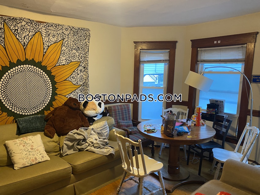 SOMERVILLE - TUFTS - 4 Beds, 1 Bath - Image 9