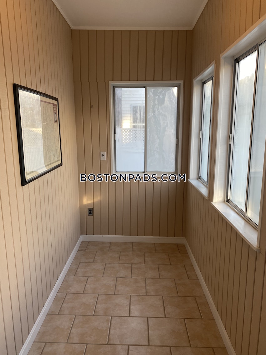 SOMERVILLE - TUFTS - 3 Beds, 1 Bath - Image 16