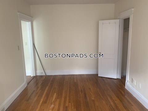 Commonwealth Ave. Brookline photo 10