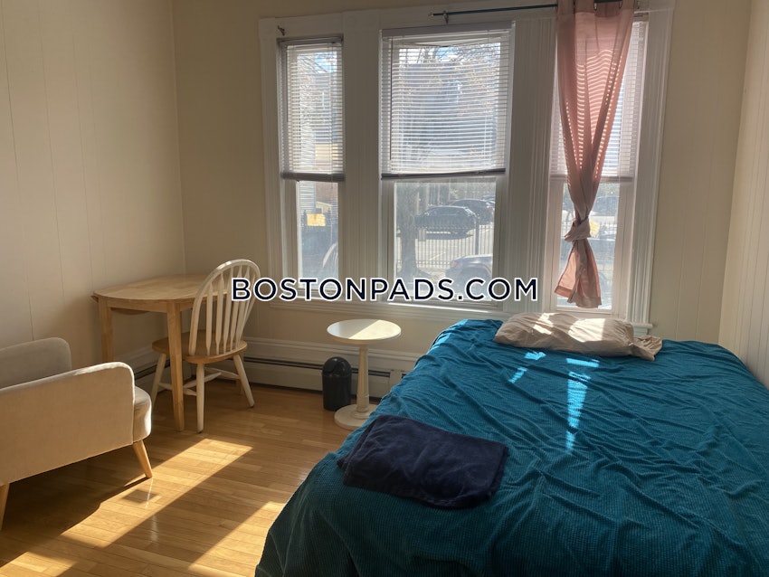 CAMBRIDGE - KENDALL SQUARE - 3 Beds, 1 Bath - Image 27