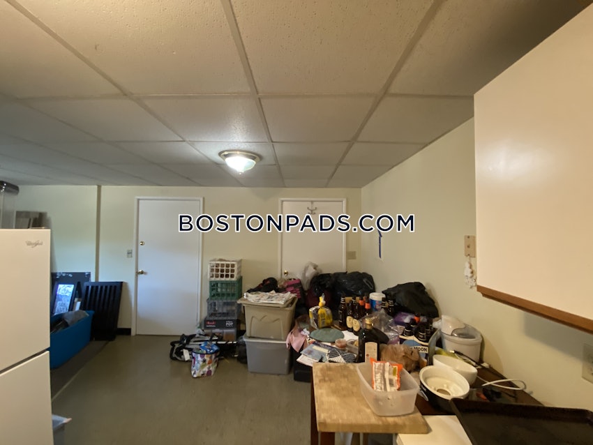 BRAINTREE - 2 Beds, 1 Bath - Image 12