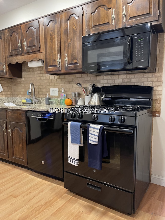 Medford - $3,300+ /mo