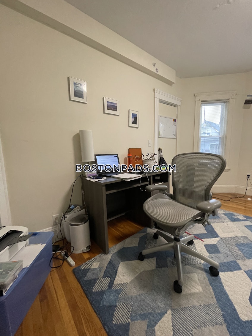 Medford - $3,300+ /month