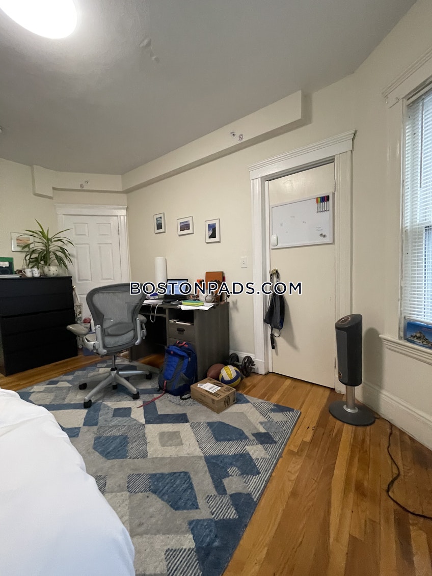Medford - $3,300+ /month