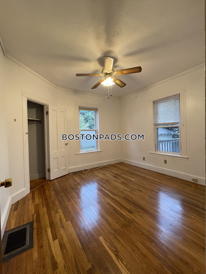 MEDFORD - TUFTS - 3 Beds, 1 Bath - Image 50