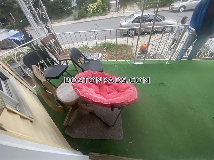 SOMERVILLE - TUFTS - 3 Beds, 1 Bath - Image 44