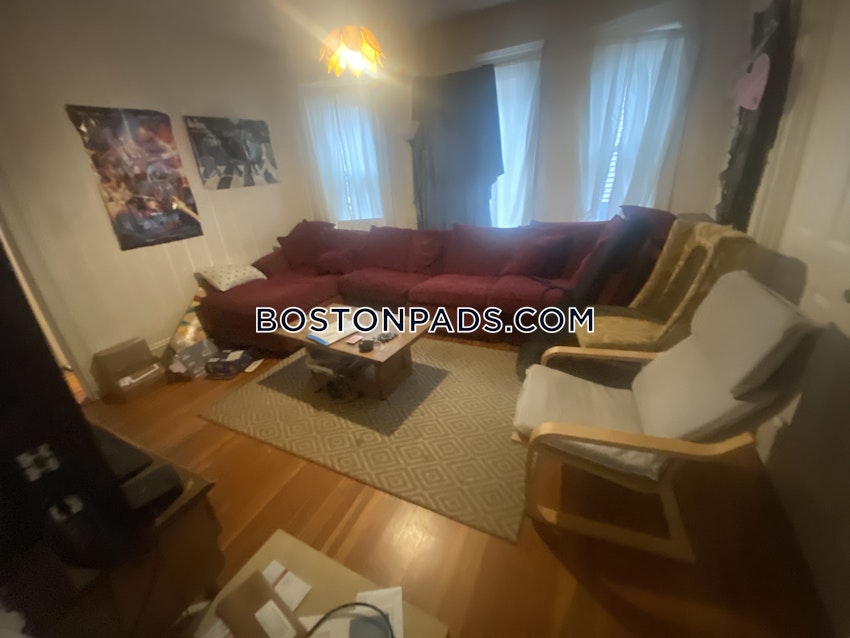 SOMERVILLE - TUFTS - 3 Beds, 1 Bath - Image 3