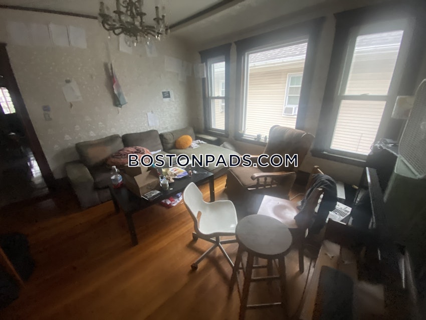 SOMERVILLE - TUFTS - 4 Beds, 1 Bath - Image 4