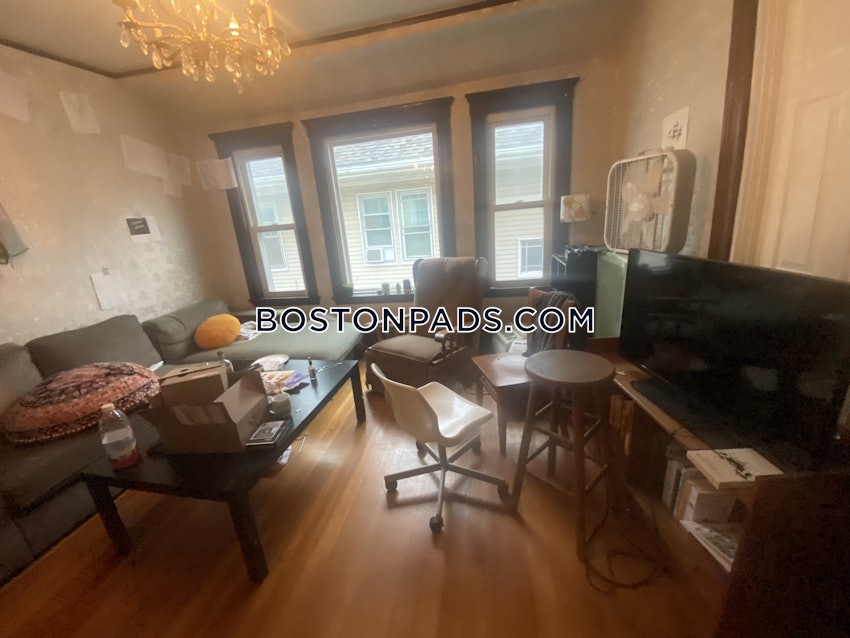 SOMERVILLE - TUFTS - 4 Beds, 1 Bath - Image 3