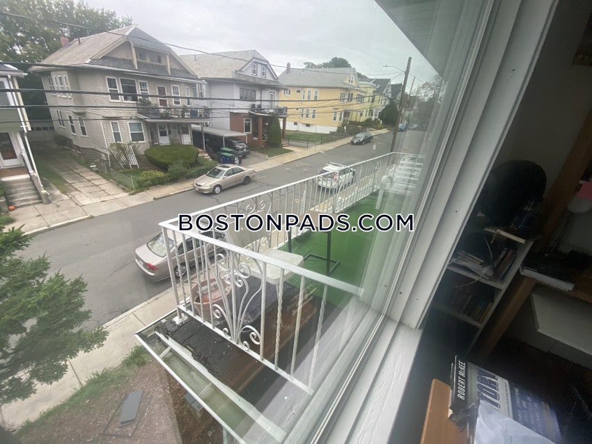 SOMERVILLE - TUFTS - 4 Beds, 1 Bath - Image 24