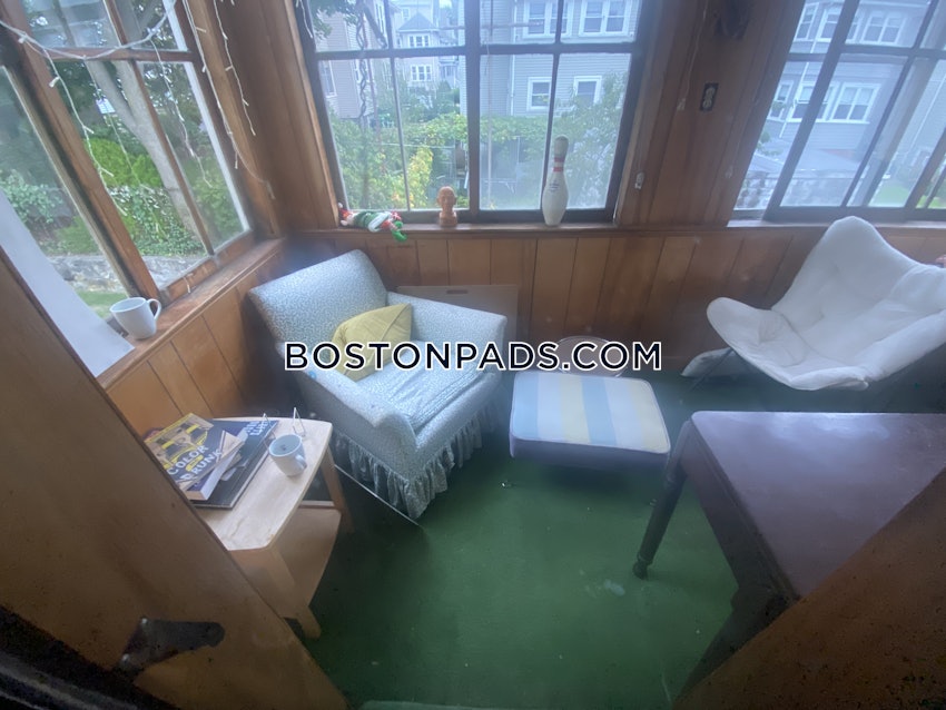 SOMERVILLE - TUFTS - 4 Beds, 1 Bath - Image 22