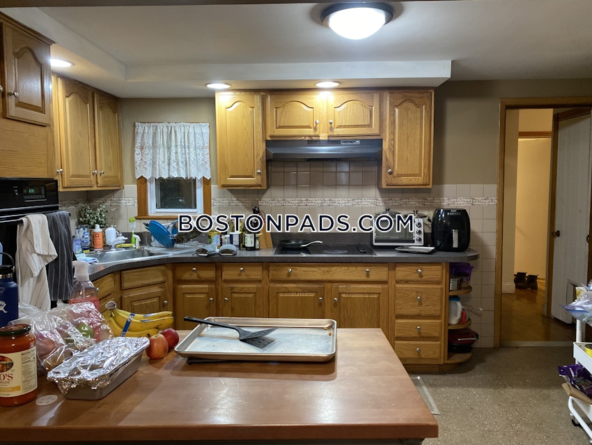 MEDFORD - TUFTS - 3 Beds, 1 Bath - Image 43