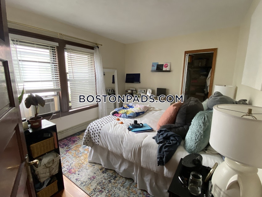 SOMERVILLE - TUFTS - 4 Beds, 2 Baths - Image 5