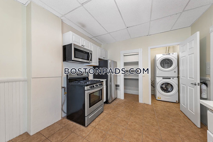 BOSTON - BRIGHTON - OAK SQUARE - 3 Beds, 1 Bath - Image 1