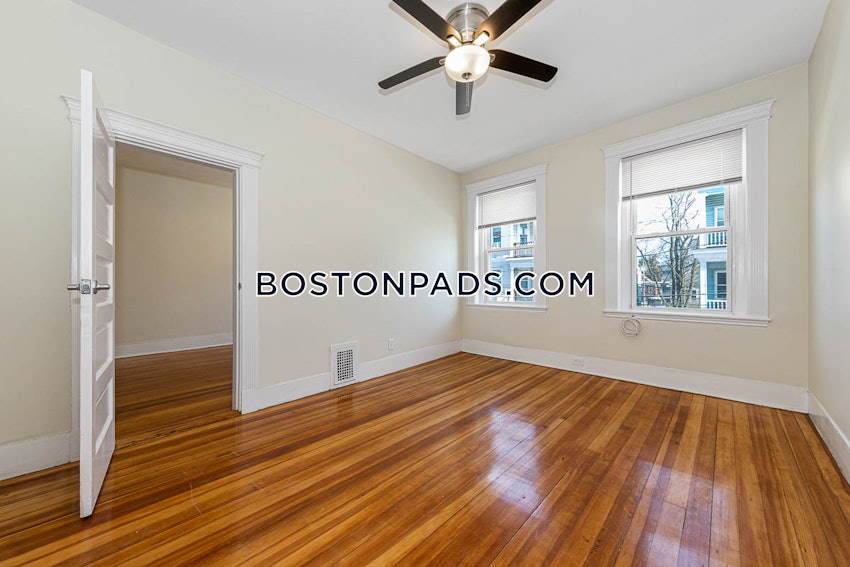 BOSTON - BRIGHTON - OAK SQUARE - 3 Beds, 1 Bath - Image 5