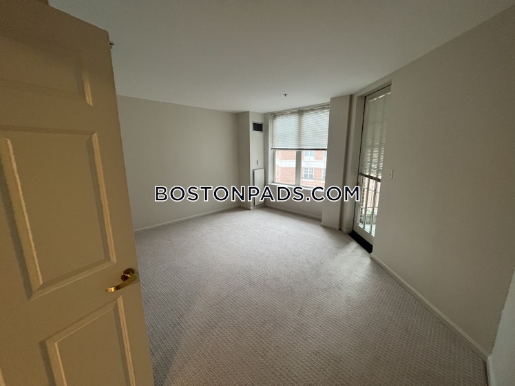 Massachusetts Ave, Cambridge