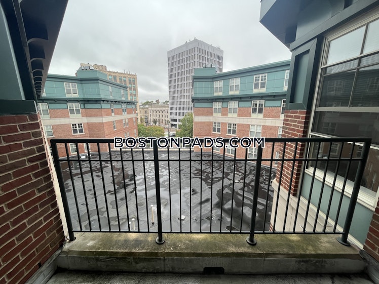 Massachusetts Ave, Cambridge