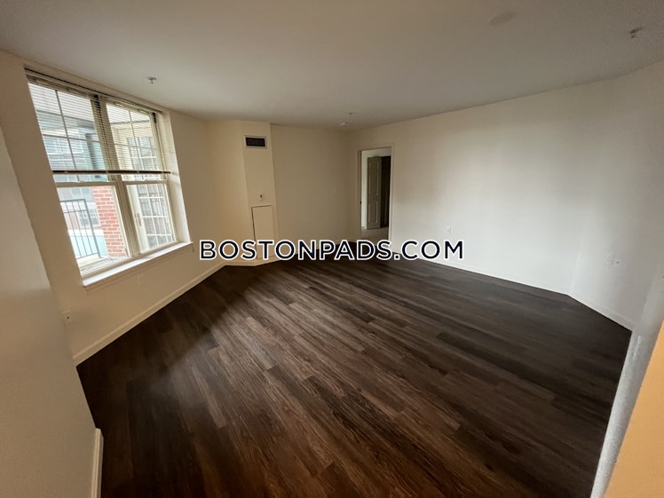 Massachusetts Ave, Cambridge