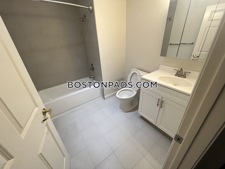 Massachusetts Ave, Cambridge