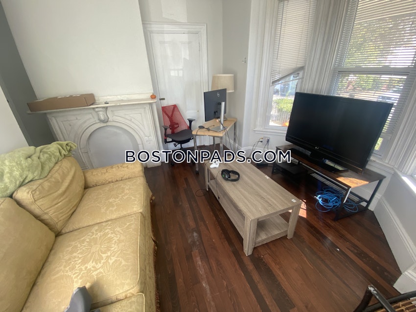 SOMERVILLE - TUFTS - 5 Beds, 1 Bath - Image 3