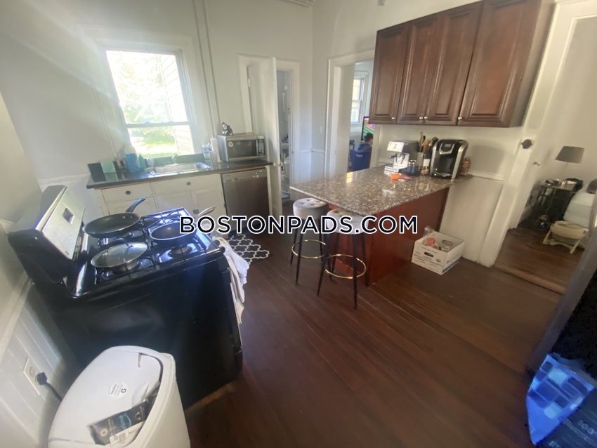 SOMERVILLE - TUFTS - 5 Beds, 1 Bath - Image 9