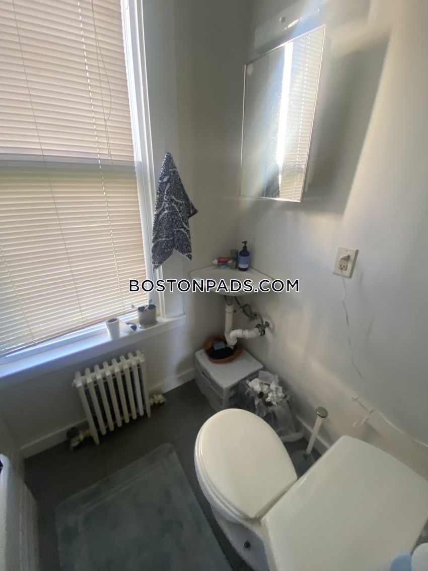 SOMERVILLE - TUFTS - 5 Beds, 1 Bath - Image 25