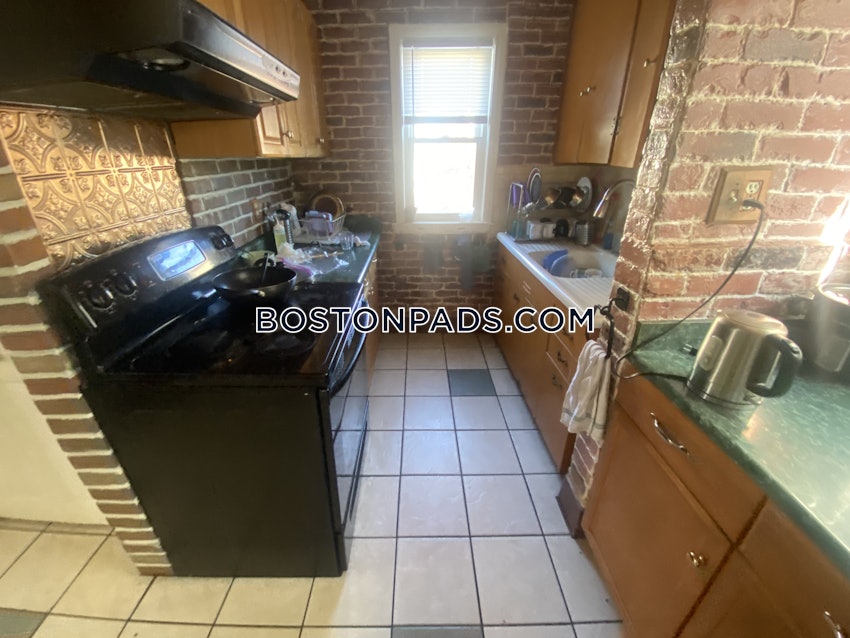 MEDFORD - TUFTS - 5 Beds, 1 Bath - Image 48