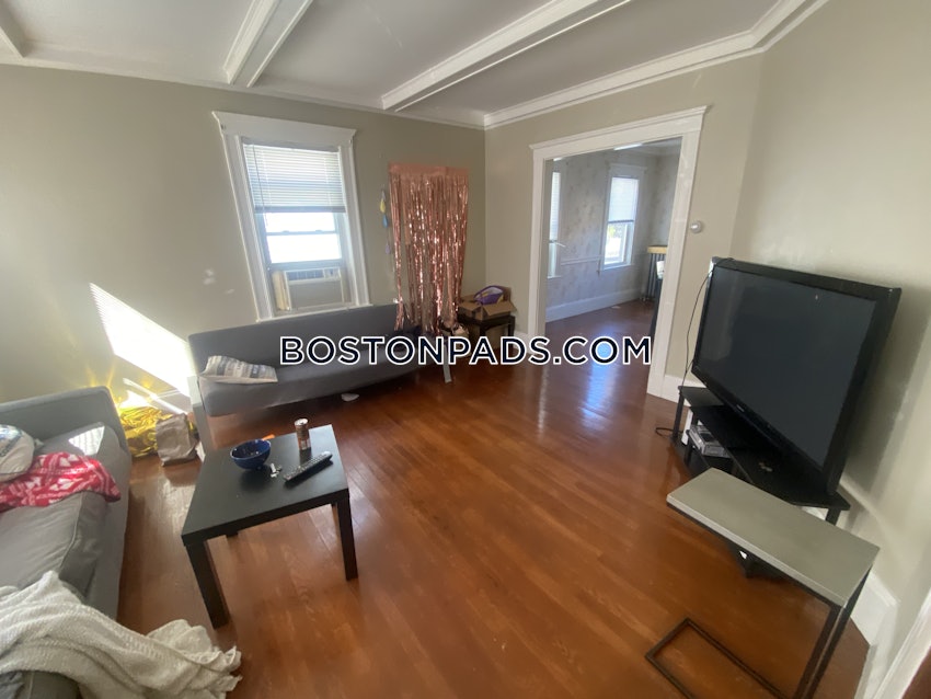 MEDFORD - TUFTS - 5 Beds, 1 Bath - Image 9