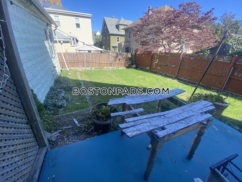 MEDFORD - TUFTS - 5 Beds, 1 Bath - Image 22