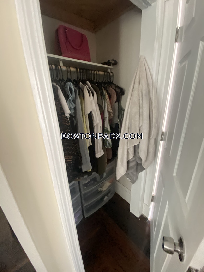 MEDFORD - TUFTS - 5 Beds, 2 Baths - Image 34